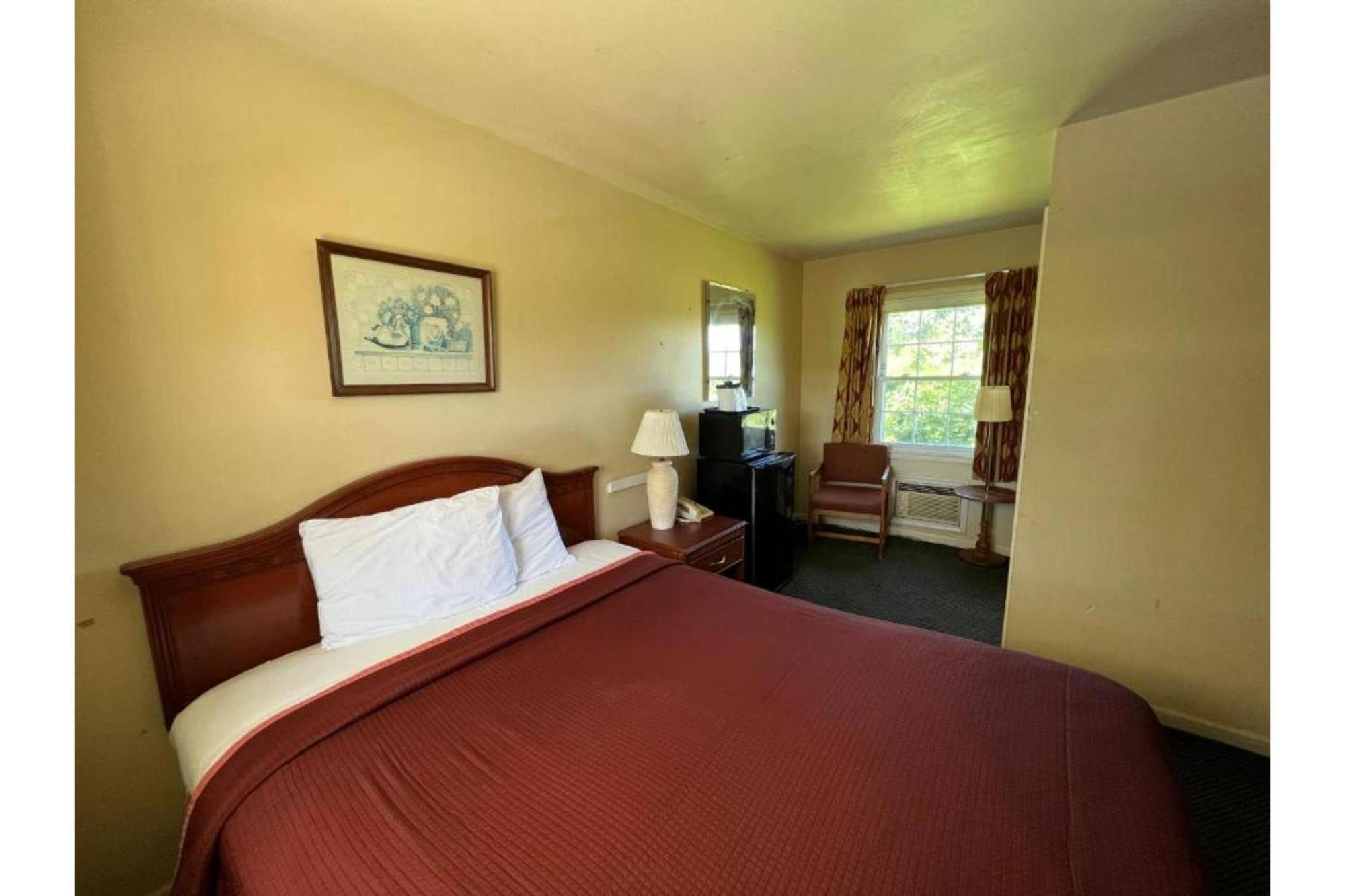 Relax Inn By Oyo Natural Bridge I-81 Exterior photo