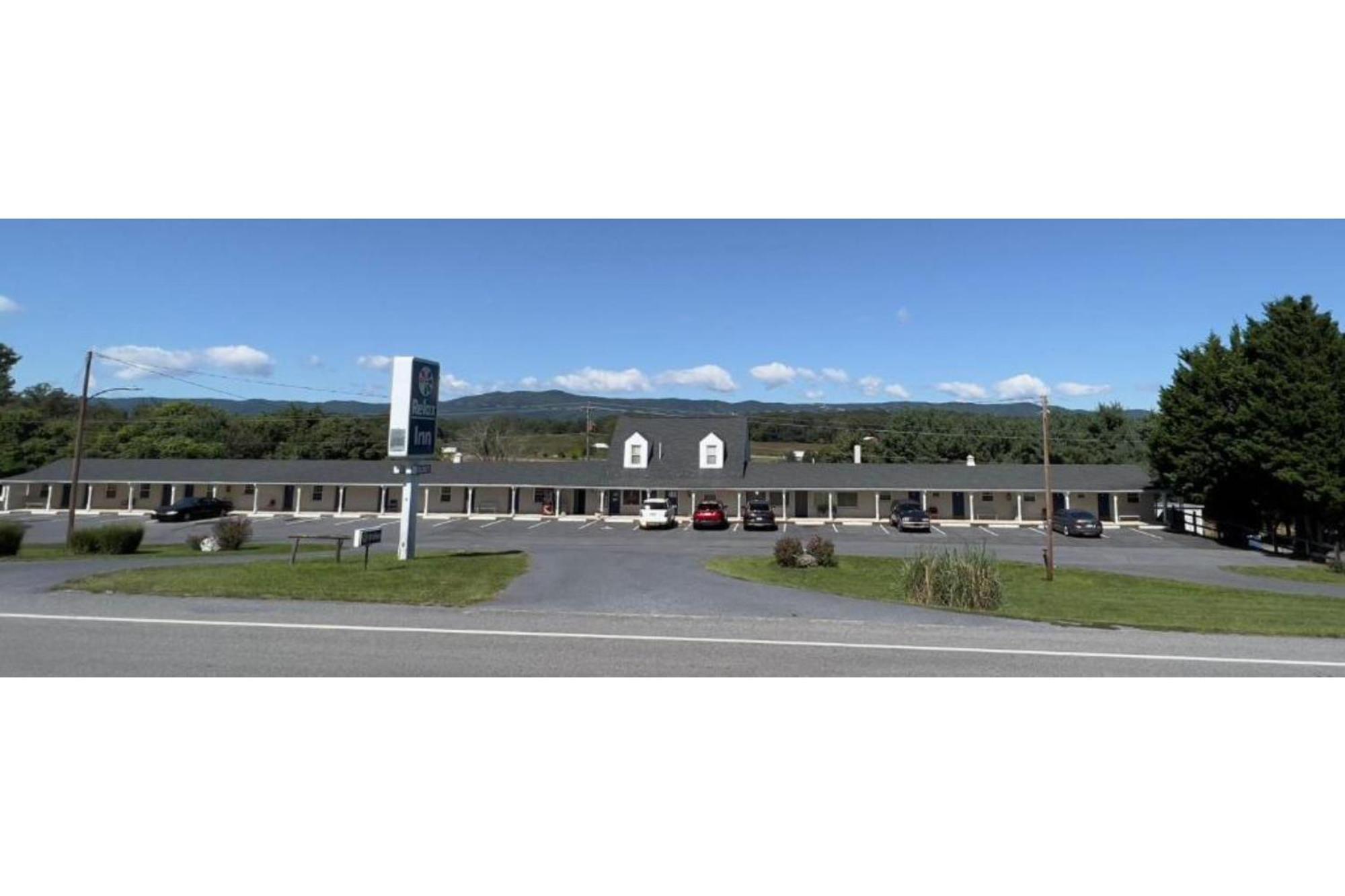 Relax Inn By Oyo Natural Bridge I-81 Exterior photo